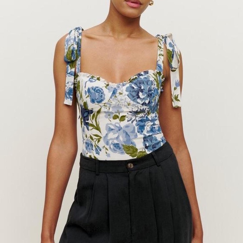 White blue reformation blanca top. Great condition with no imperfections. Sz2/XS